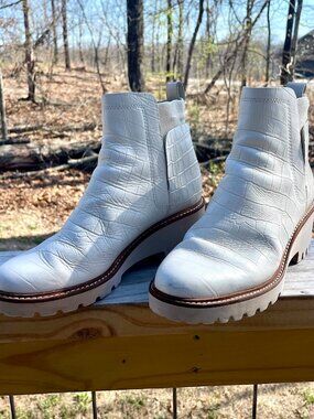 Dolce Vita Huey Lug Sole Pull-On Chelsea Boots Women's Size 8.5 Ivory Chunky